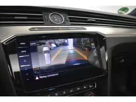 Volkswagen Passat (2018) thumbnail 2