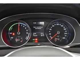 Volkswagen Passat (2018) thumbnail 25
