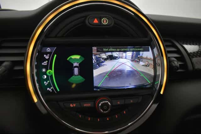 MINI Cooper (2019) thumbnail 3