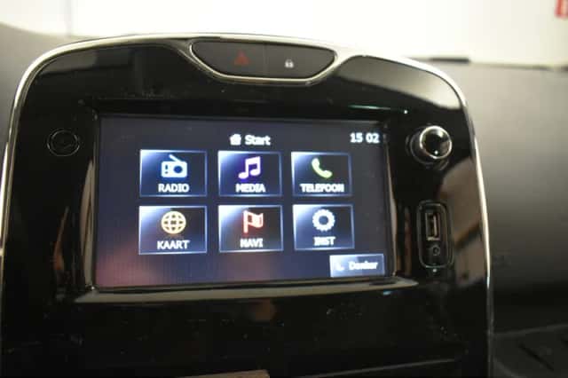 Renault Clio (2015) thumbnail 3