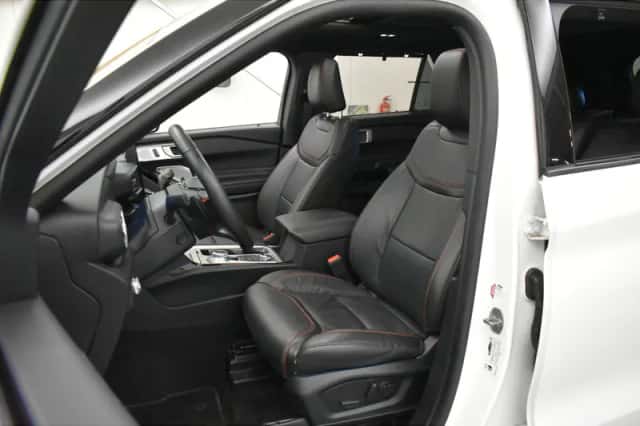 Ford Explorer (2022) thumbnail 2