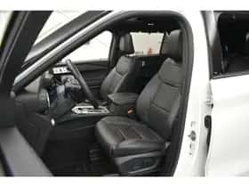 Ford Explorer (2022) thumbnail 2