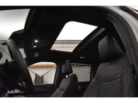 Ford Explorer (2022) thumbnail 4