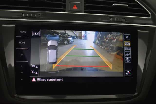 Volkswagen Tiguan (2018) thumbnail 2