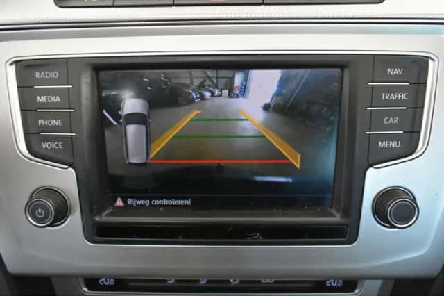 Volkswagen Passat (2015) thumbnail 2