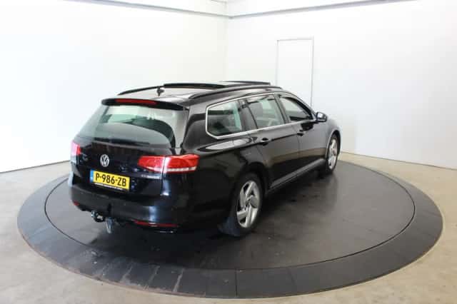 Volkswagen Passat (2015) thumbnail 5