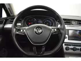 Volkswagen Passat (2015) thumbnail 9