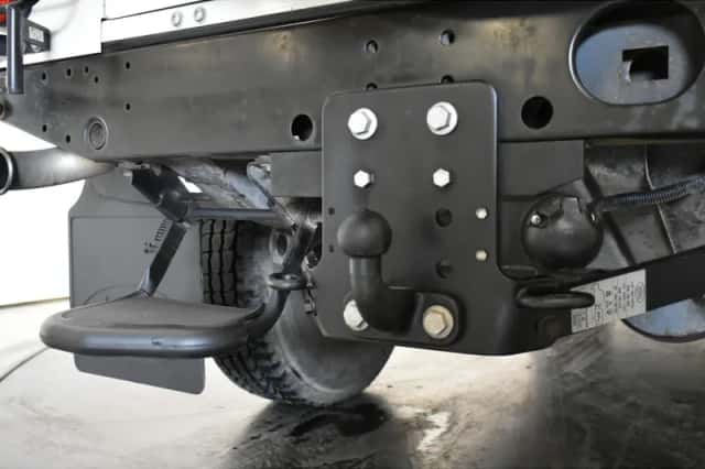 Land Rover Defender (2007) thumbnail 2