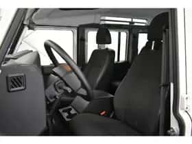 Land Rover Defender (2007) thumbnail 3