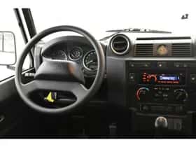Land Rover Defender (2007) thumbnail 21