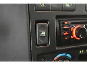 Land Rover Defender (2007) thumbnail 26