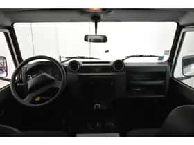 Land Rover Defender (2007) thumbnail 7