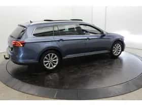 Volkswagen Passat (2015) thumbnail 11