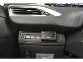 Peugeot 2008 (2018) thumbnail 36