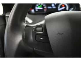 Peugeot 2008 (2018) thumbnail 8