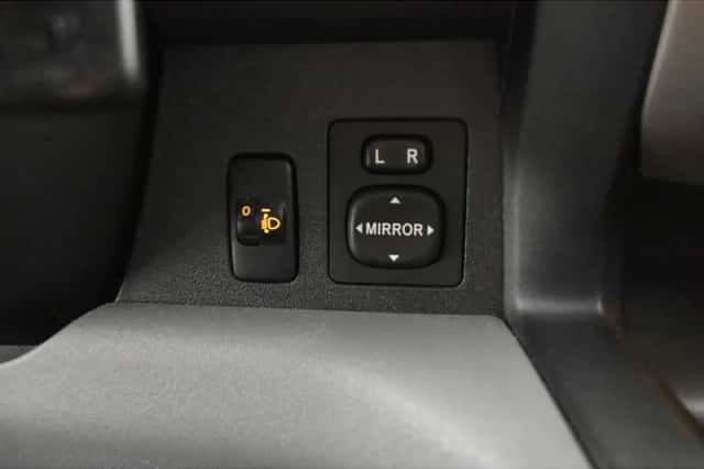 Daihatsu Sirion (2010) thumbnail 6