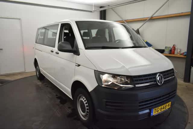 Volkswagen Transporter (2018) thumbnail 2