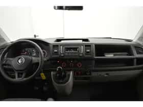 Volkswagen Transporter (2018) thumbnail 25