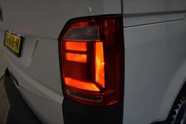 Volkswagen Transporter (2018) thumbnail 6