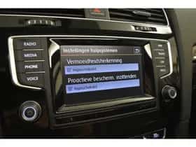 Volkswagen Golf (2015) thumbnail 28