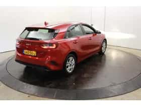 Kia Ceed (2023) thumbnail 5