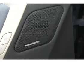 BMW iX (2022) thumbnail 10