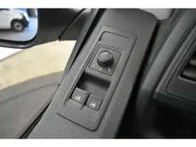 Volkswagen Transporter (2018) thumbnail 17