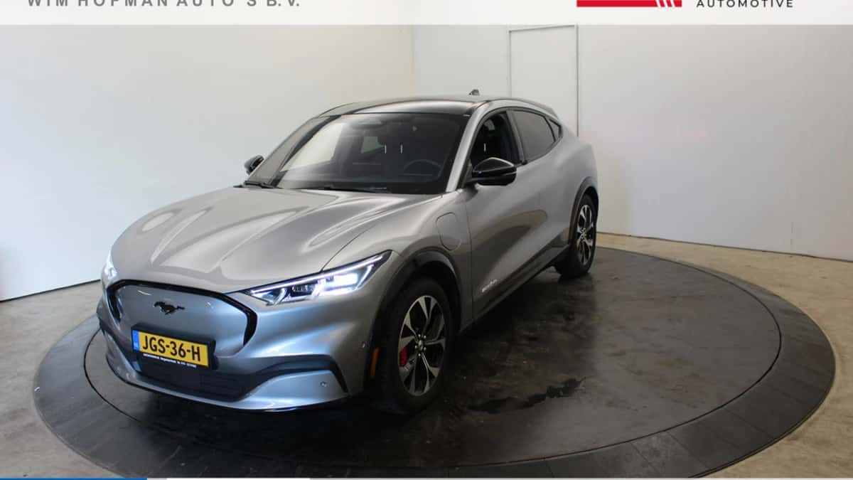 Ford Mustang Mach-E (2022) — foto 1