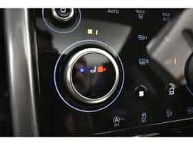 Land Rover Discovery Sport (2022) thumbnail 32