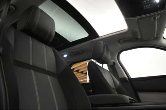 Land Rover Range Rover Velar (2022) thumbnail 3