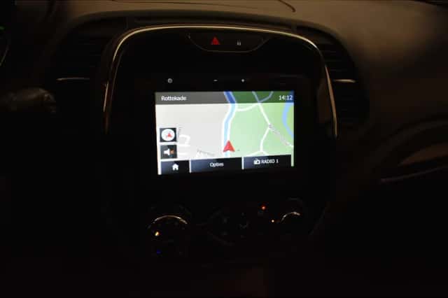 Renault Captur (2015) thumbnail 2