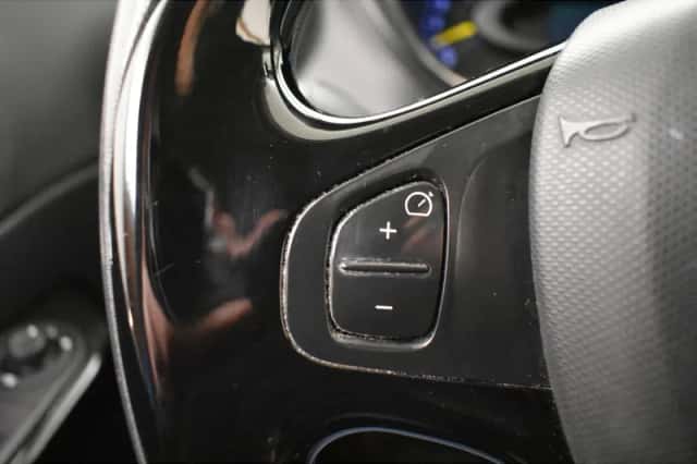 Renault Captur (2015) thumbnail 6