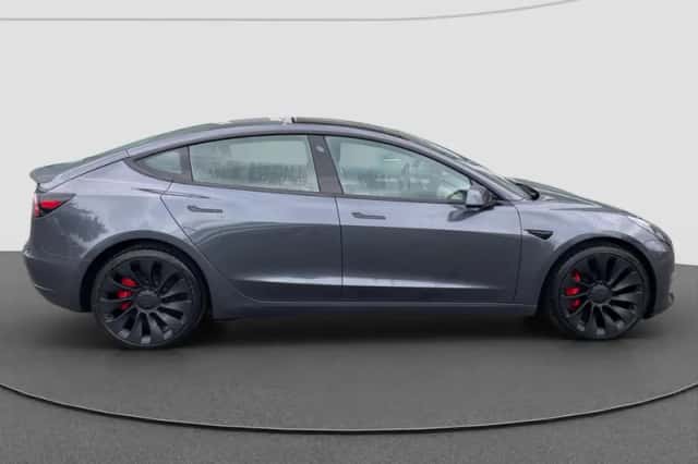 Tesla Model 3 (2022) thumbnail 2