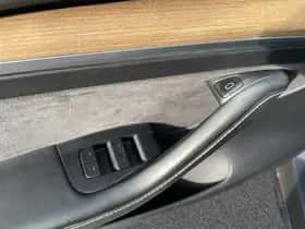 Tesla Model 3 (2022) thumbnail 10