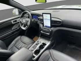 Ford Explorer (2021) thumbnail 4