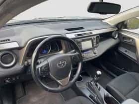 Toyota RAV4 (2015) thumbnail 2