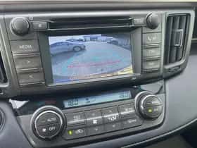 Toyota RAV4 (2015) thumbnail 3