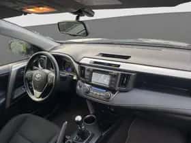 Toyota RAV4 (2015) thumbnail 10