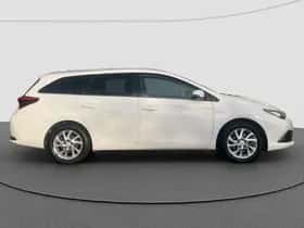 Toyota Auris (2017) thumbnail 2