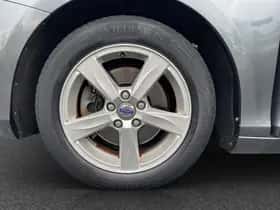 Volvo V40 (2012) thumbnail 23