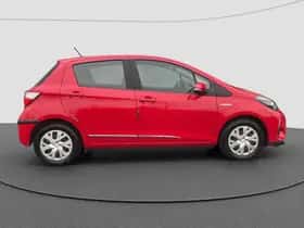 Toyota Yaris (2020) thumbnail 3