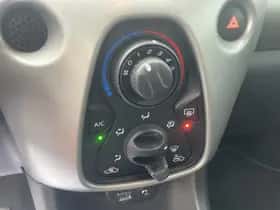 Toyota Aygo (2017) thumbnail 17