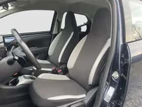 Toyota Aygo (2017) thumbnail 9