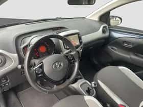 Toyota Aygo (2017) thumbnail 10