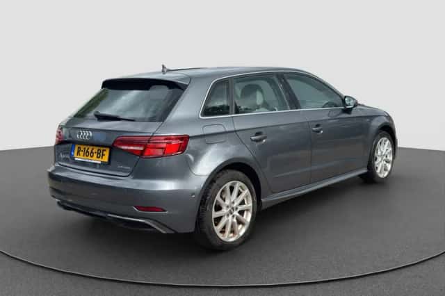 Audi A3 (2018) thumbnail 3
