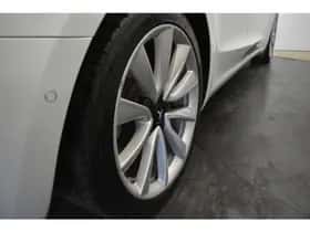 Tesla Model 3 (2020) thumbnail 2
