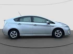 Toyota Prius (2013) thumbnail 2