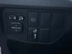 Toyota Prius (2013) thumbnail 11