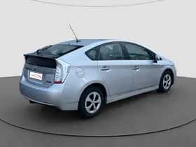 Toyota Prius (2013) thumbnail 3