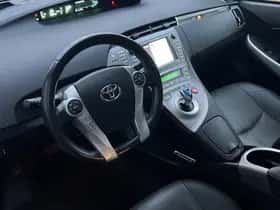 Toyota Prius (2013) thumbnail 4